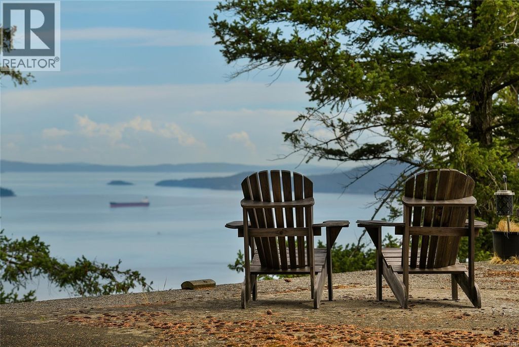 470 Heck Hill Rd, Mayne Island