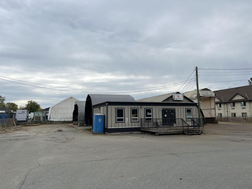 6736 Glover Road, Langley