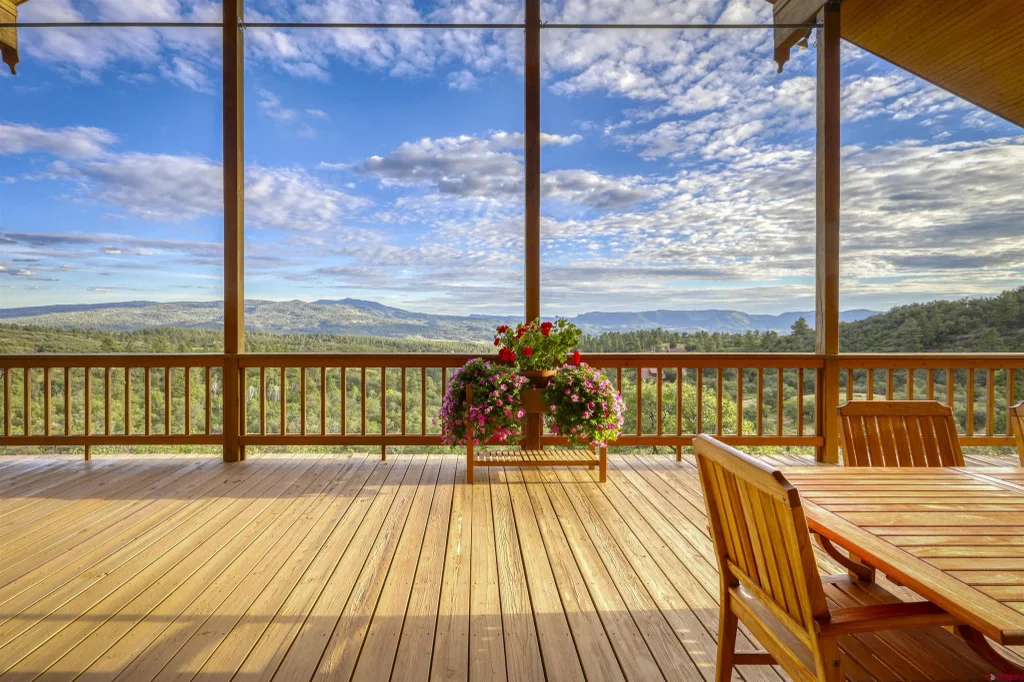 1100 Soaring Eagle Court, Chromo