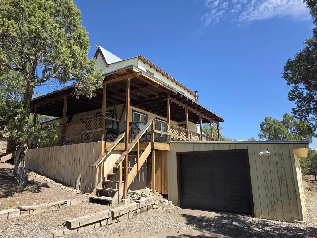 25 And 47 Hoot N Holler, Arboles