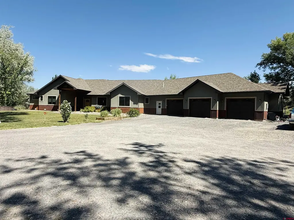 7528 S River Road, Olathe