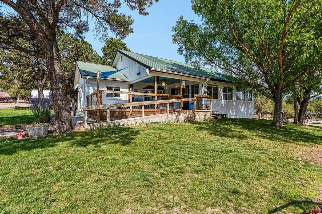 19 Lazy Lane, Arboles