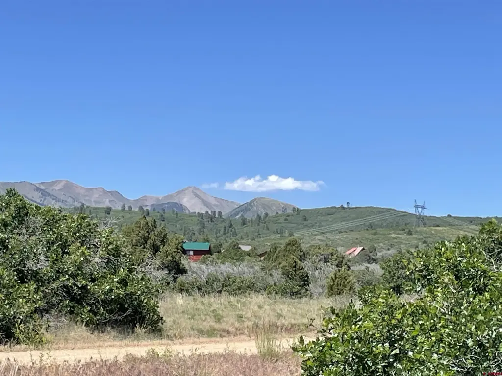 902 Roberts Ridge, Hesperus