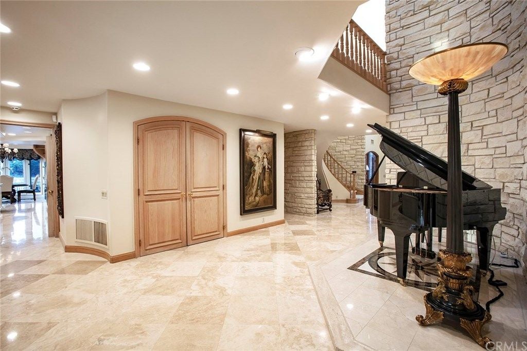 3292 Venture Drive, Huntington Beach Property Listing: MLS ...