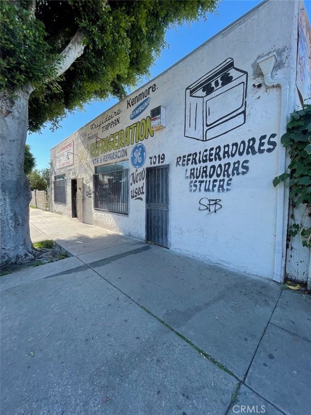 7019 Compton Avenue, Los Angeles