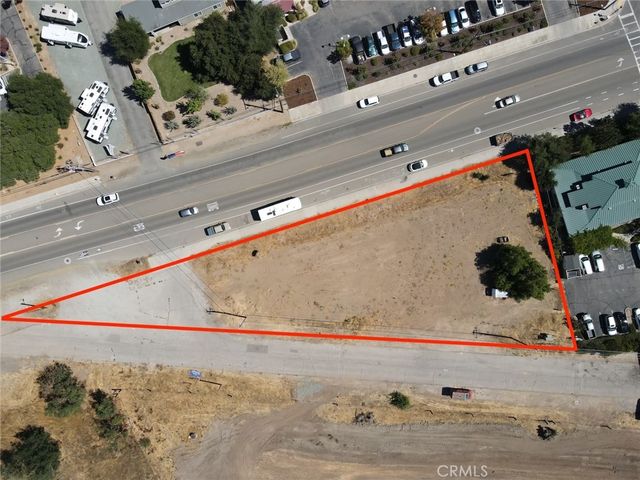 30 S Main St, Templeton
