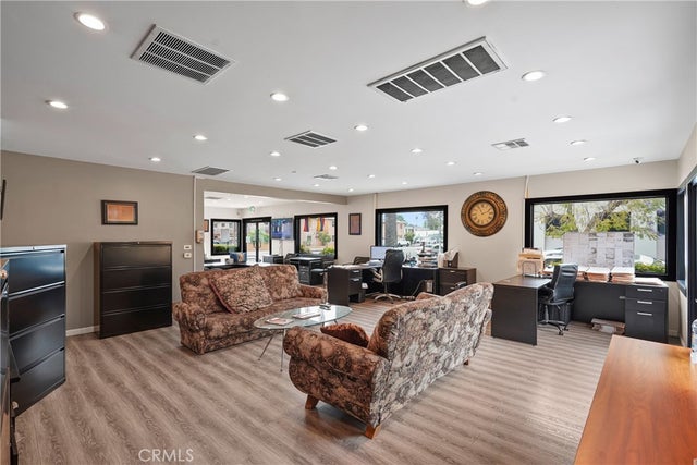 7700 Broadway, Los Angeles