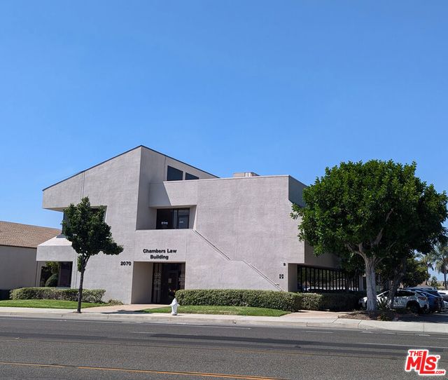 2070 N Tustin Avenue, Santa Ana