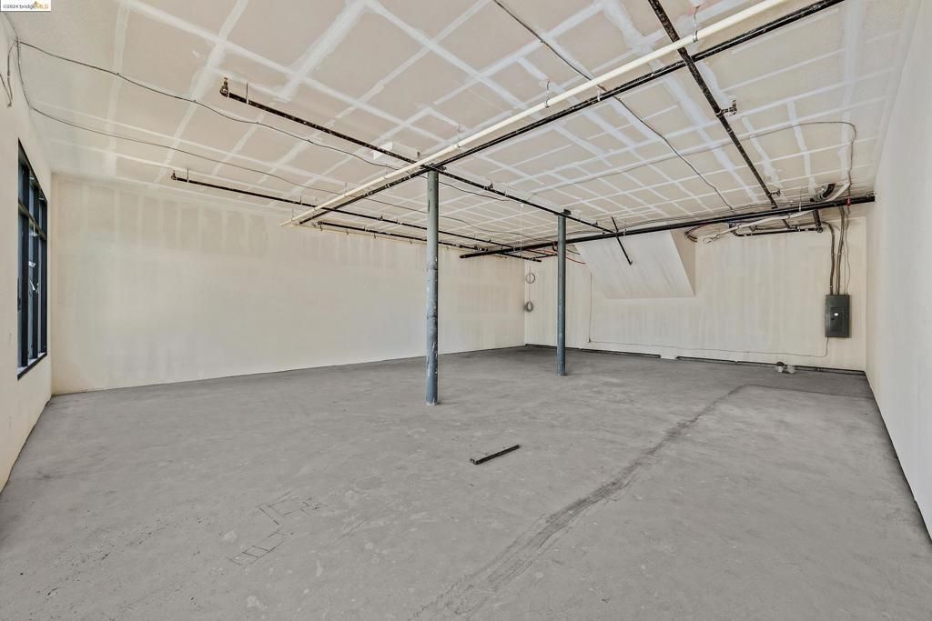986 W Grand Ave, Oakland