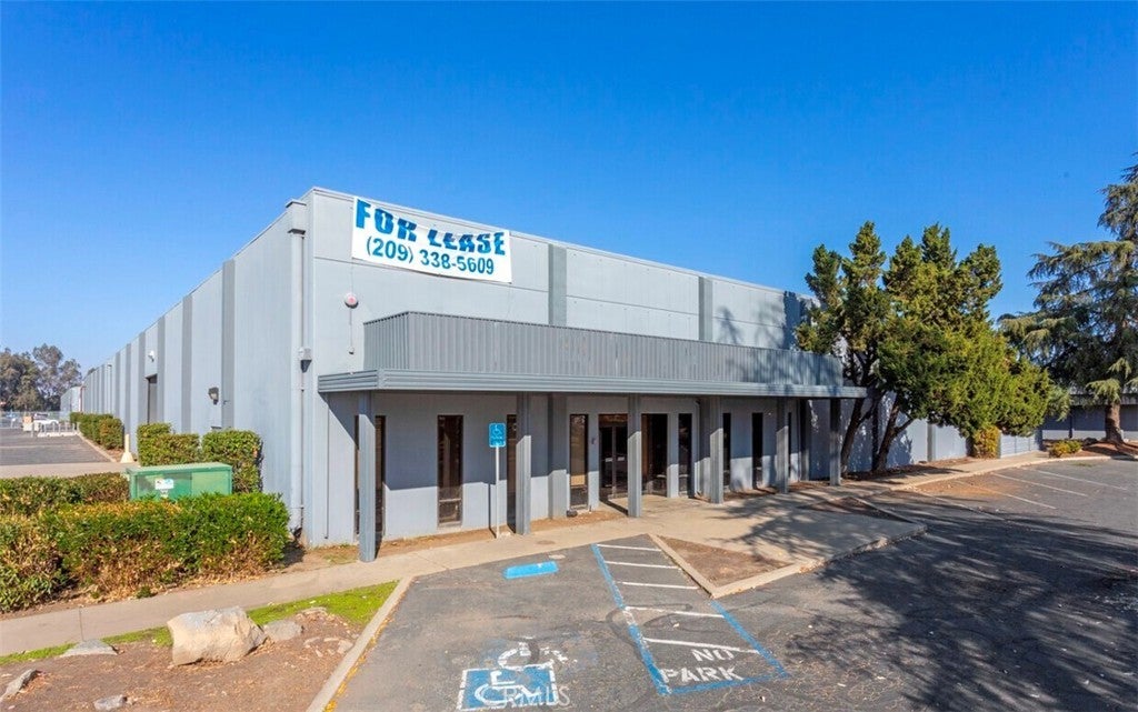 1985 Olive Avenue, Merced