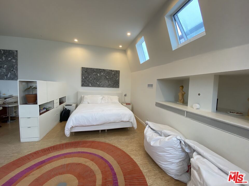 Photo of Listing #25490147