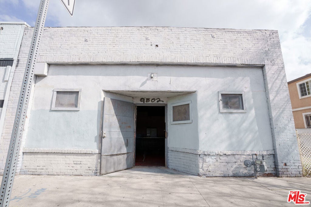 Photo of Listing #25493461