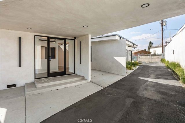 8809 Sunland Boulevard, Sun Valley