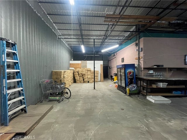 8273 S San Pedro, Los Angeles