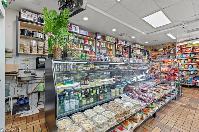 906 S Gkenoaks Boulevard, Burbank