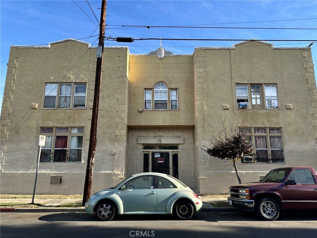 Photo of Listing #IV25138515