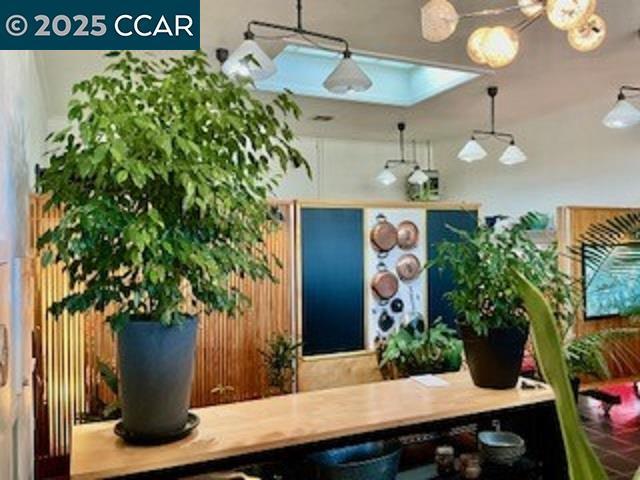 Photo of Listing #41102359