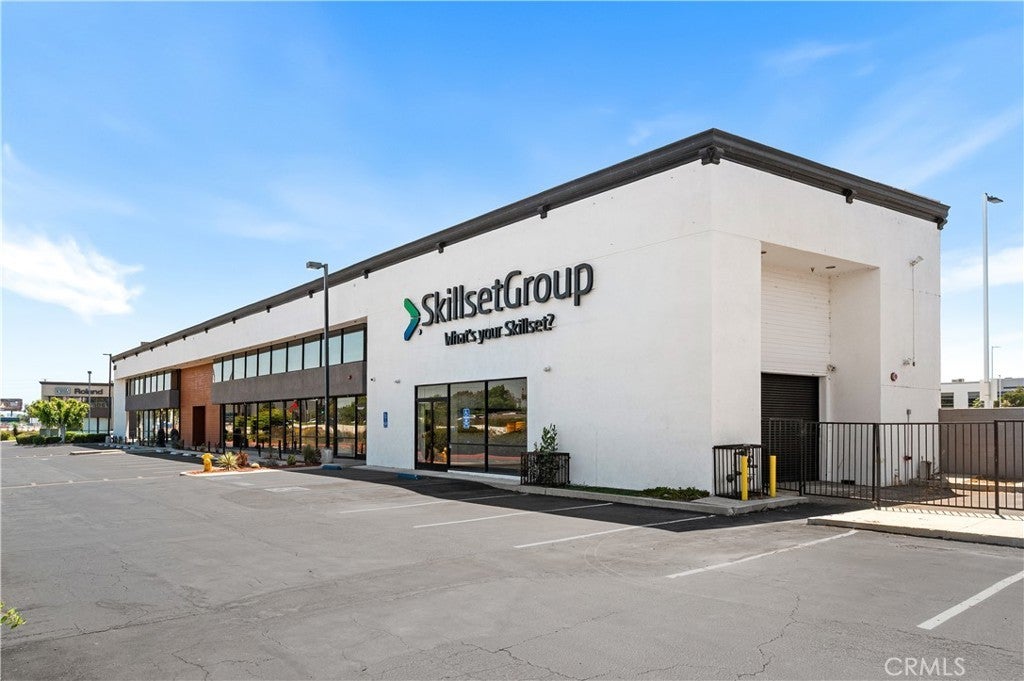 800 Dyer Road, Santa Ana
