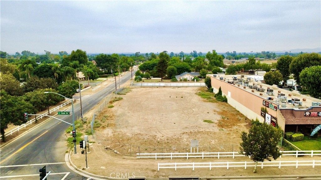 6th & Valleyview, Norco