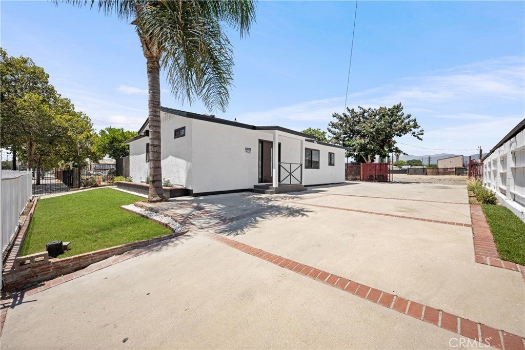 Photo of Listing #CV25165480