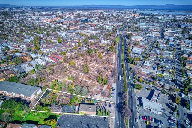 332 Woodside Road, Redwood City