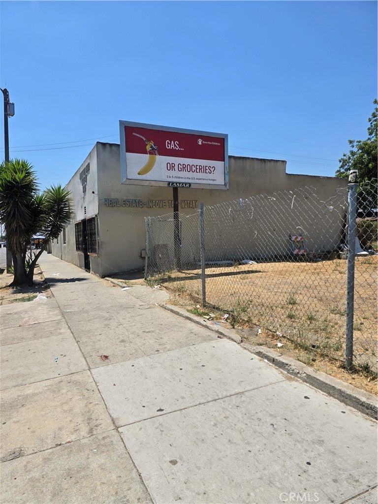 6205 Compton Avenue, Los Angeles