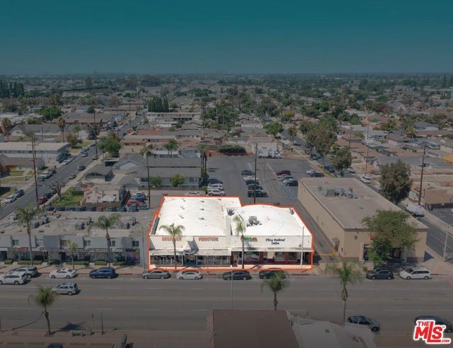 17047 Bellflower Boulevard, Bellflower