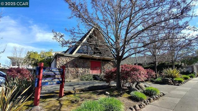 2 Tamalpais Dr, Corte Madera