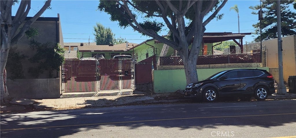 2930 Florence Avenue, Los Angeles
