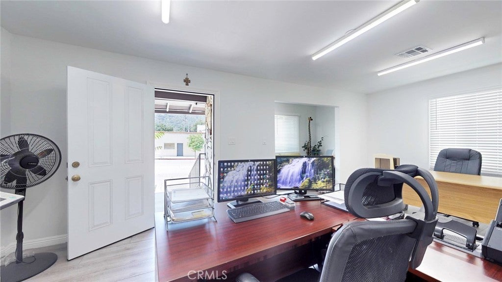 6851 Foothill Boulevard, Tujunga