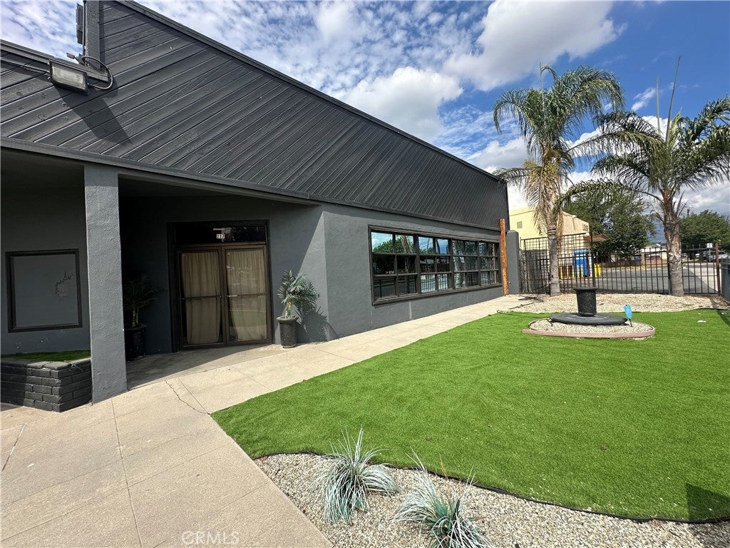 Photo of Listing #IV25223108