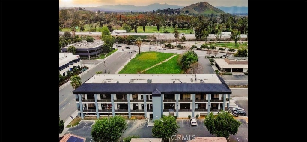 Photo of Listing #IV25222657