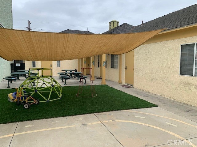 7422 Western, Los Angeles