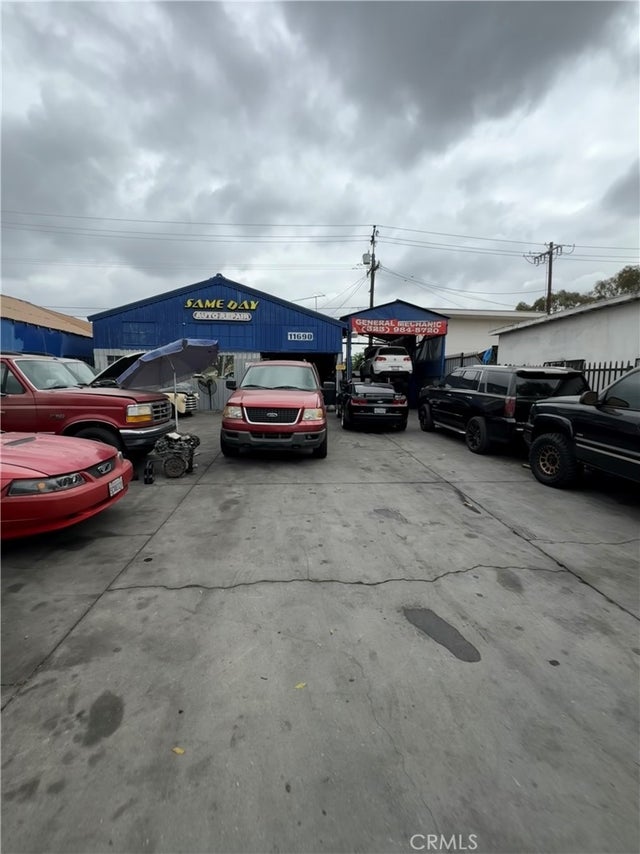 11690 Atlantic, Lynwood