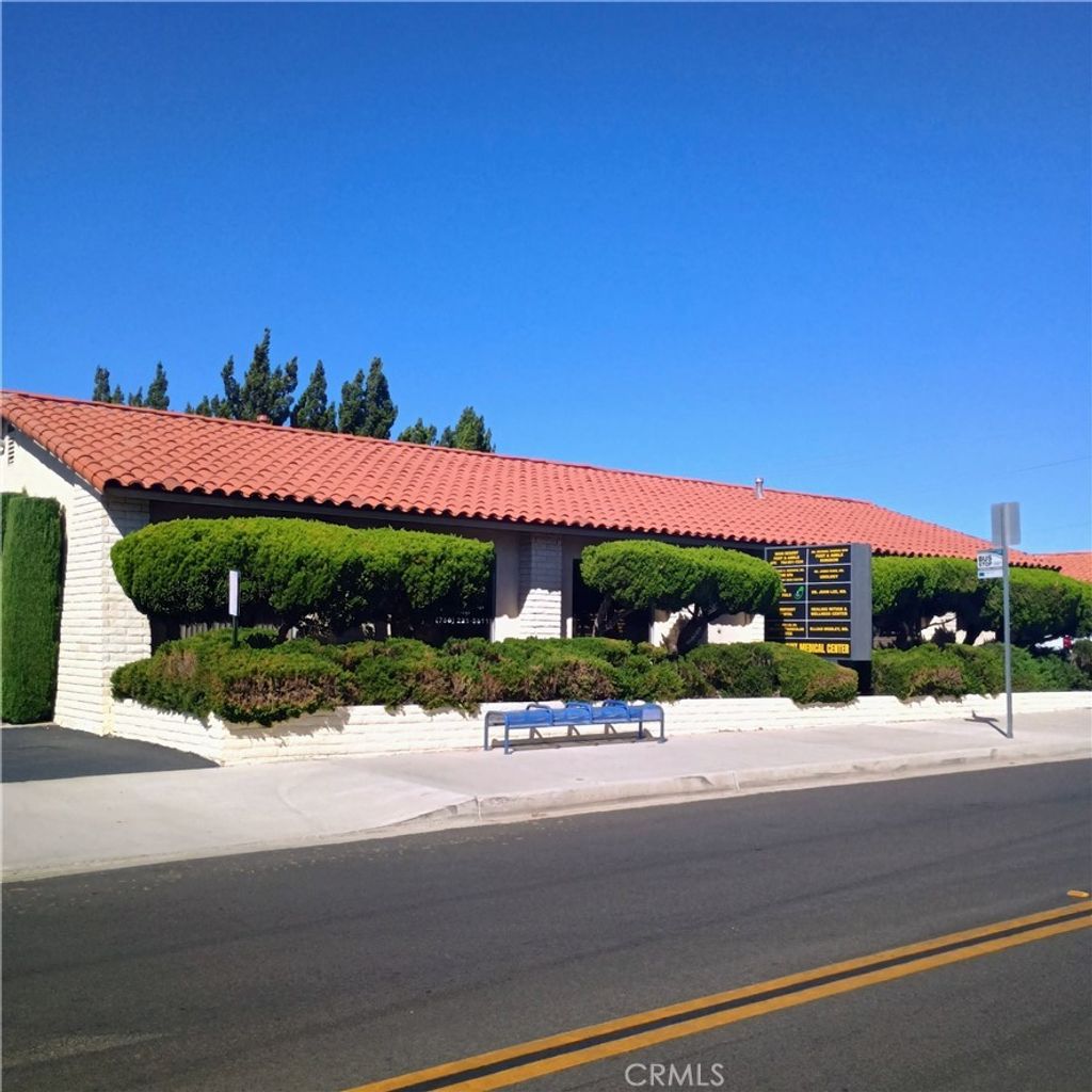 15366 15366 11th, Victorville