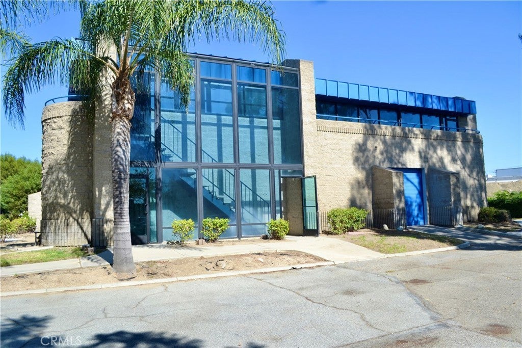 Photo of Listing #IV25245974