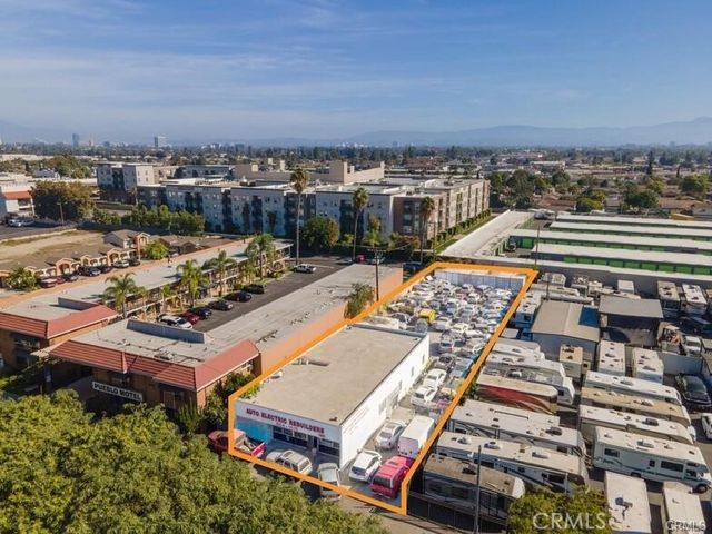 1421 N Harbor Boulevard, Santa Ana