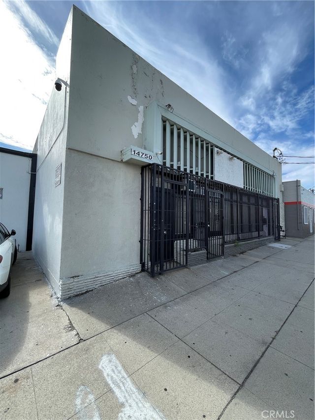 14750 Arminta Street, Panorama City