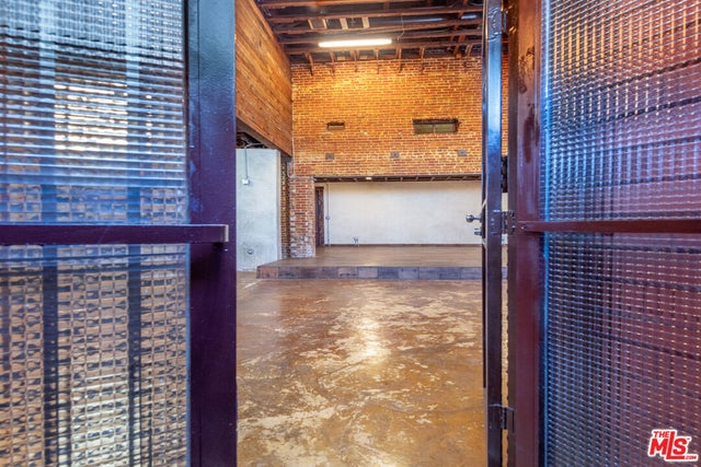 5000 W Adams Boulevard, Los Angeles