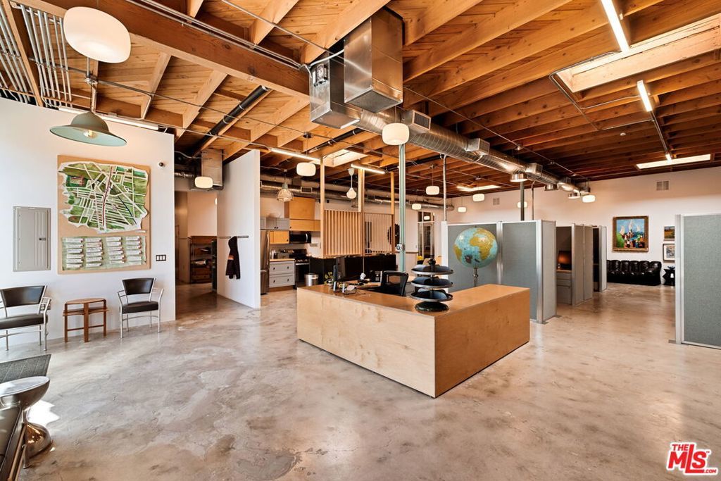 Photo of Listing #25615875