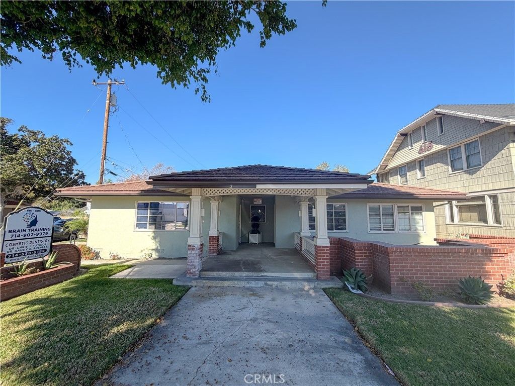 601 E Chapman Avenue, Orange
