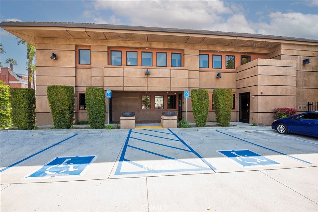 Photo of Listing #IV25273533