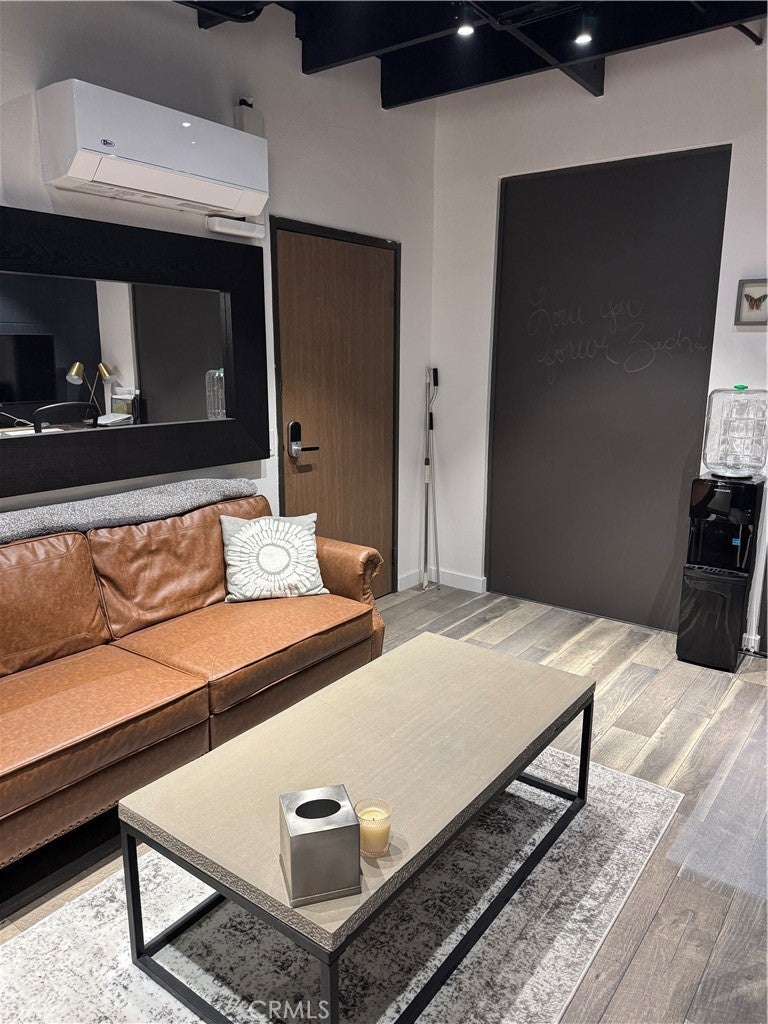 Photo of Listing #OC25275289