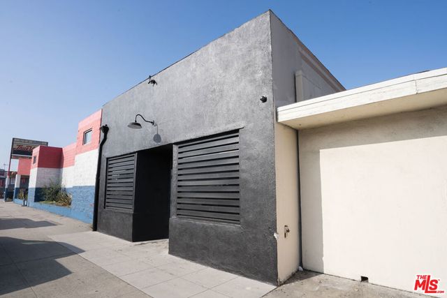 1529 W Pacific Coast Highway, Long Beach