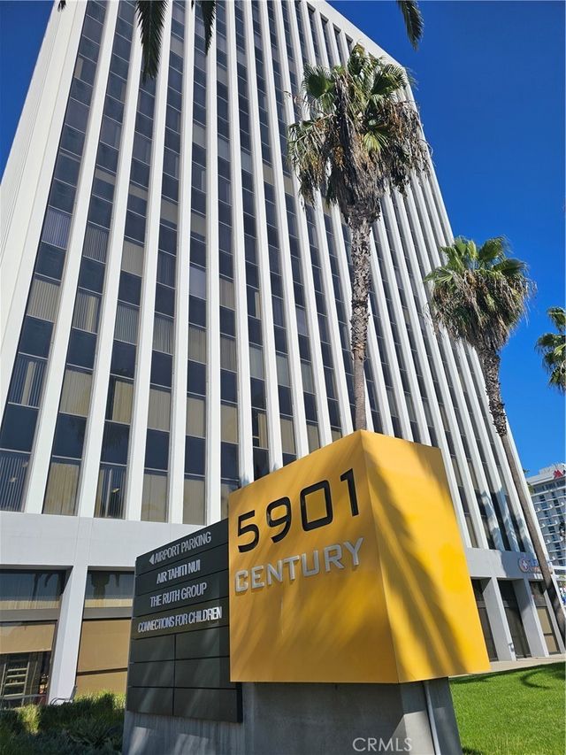 5901 W Century, Los Angeles