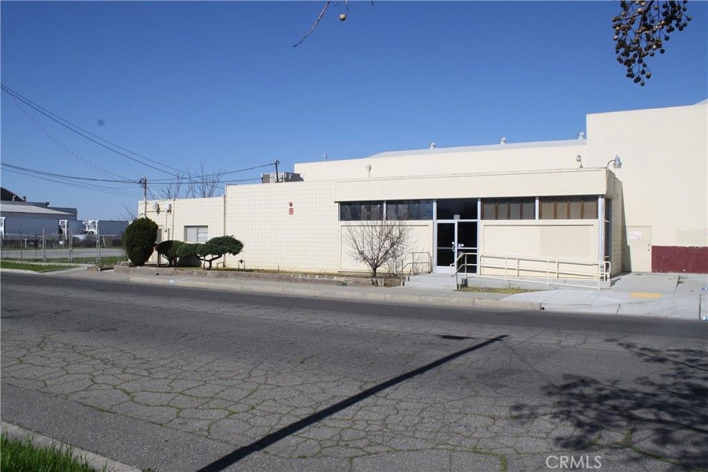 855 W 15th Street, Merced