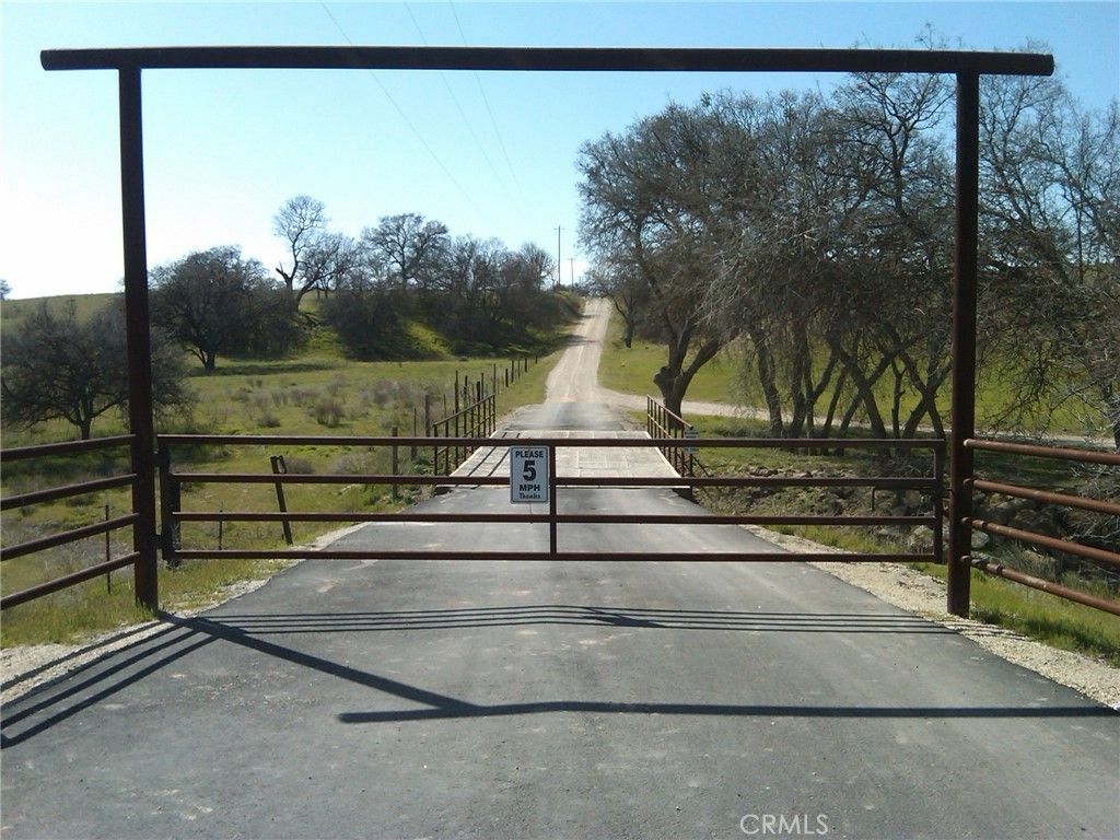 1 Nickel Creek Road, San Miguel