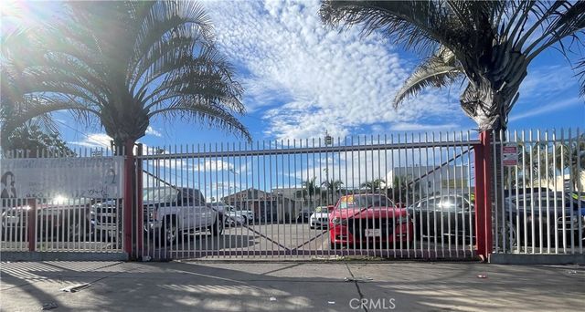 5827 S Hoover, Los Angeles