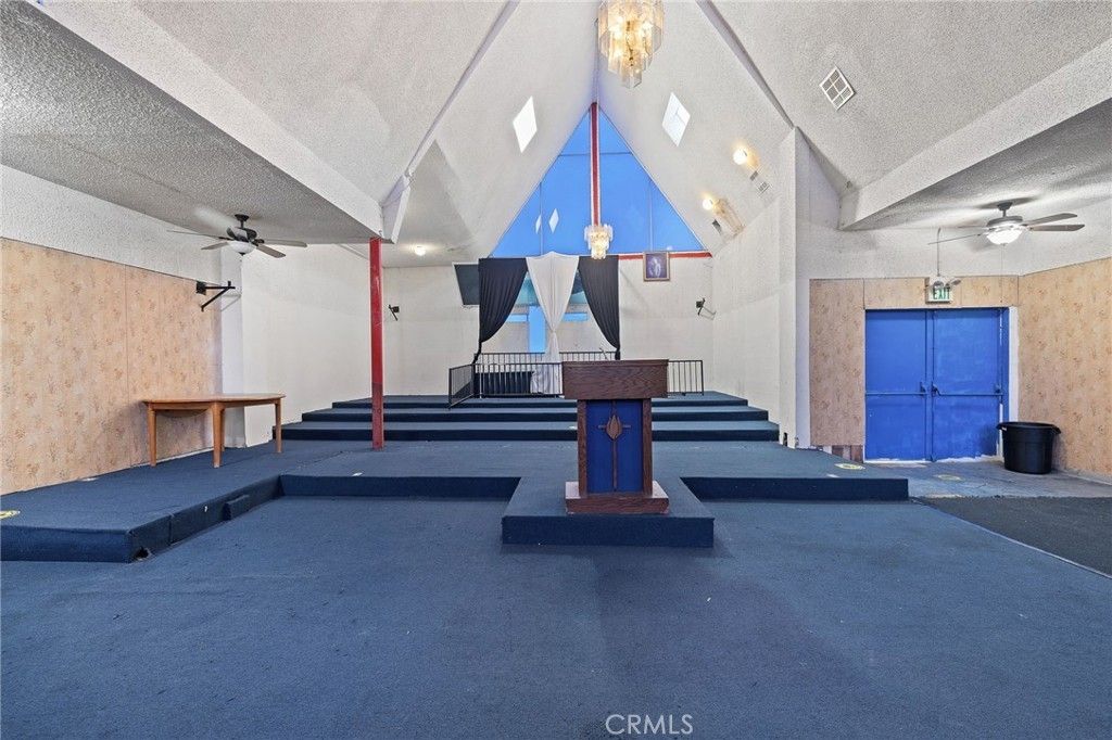 10527 Compton, Los Angeles