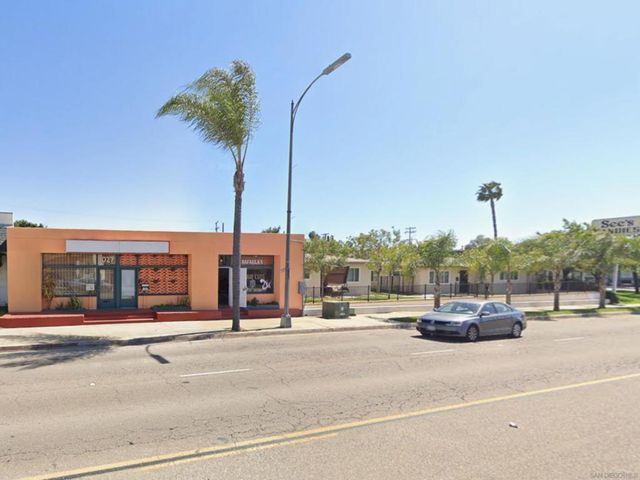 1025 E Valley Pkwy, Escondido
